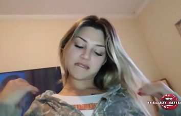 Xvideonovinha com bucetinha rosada raspadinha